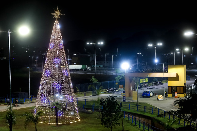 Abre e fecha na época do Natal e Ano Novo