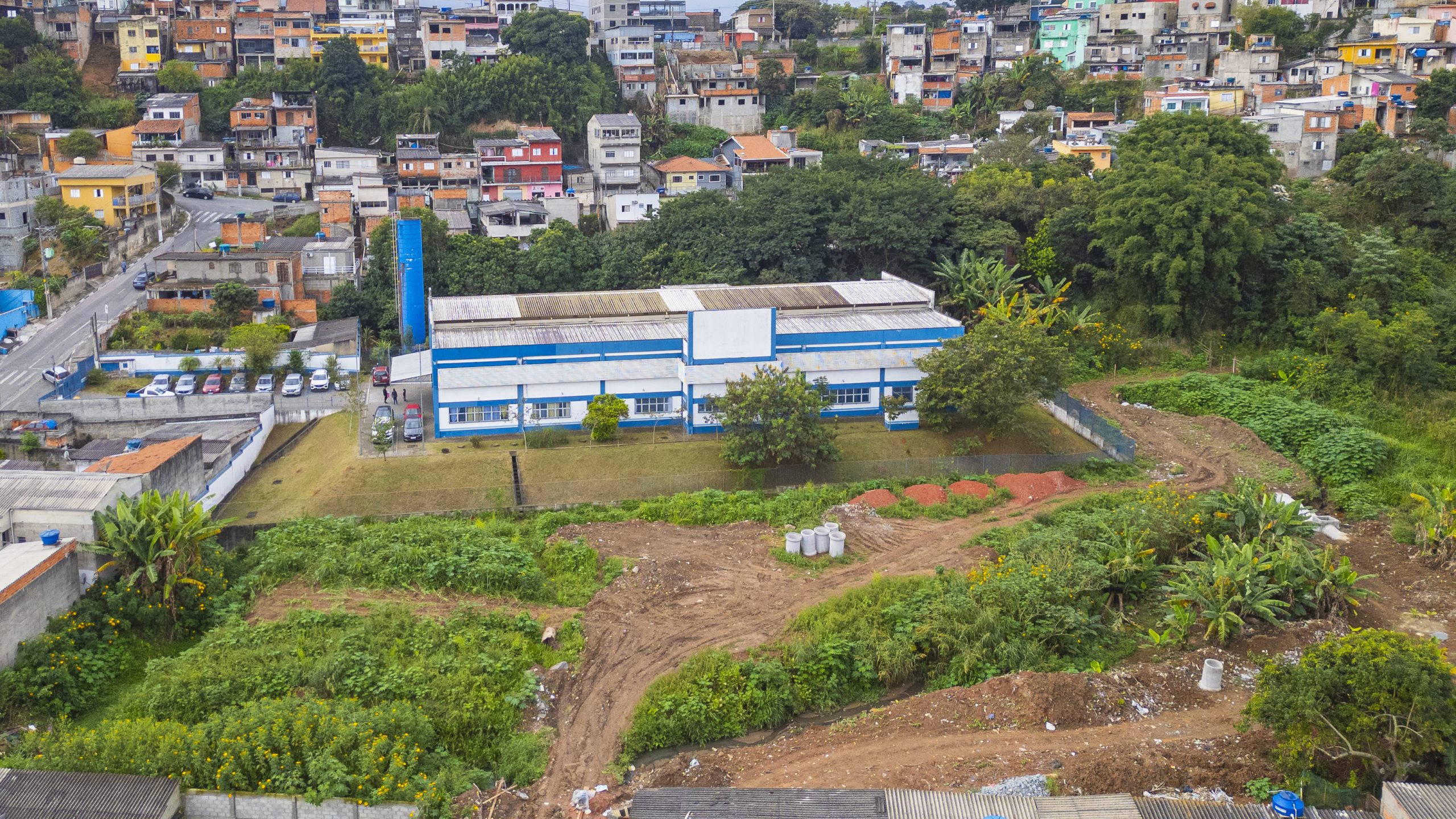 Itapevi avança nas construções de novas areninhas no Rainha e Rosemary