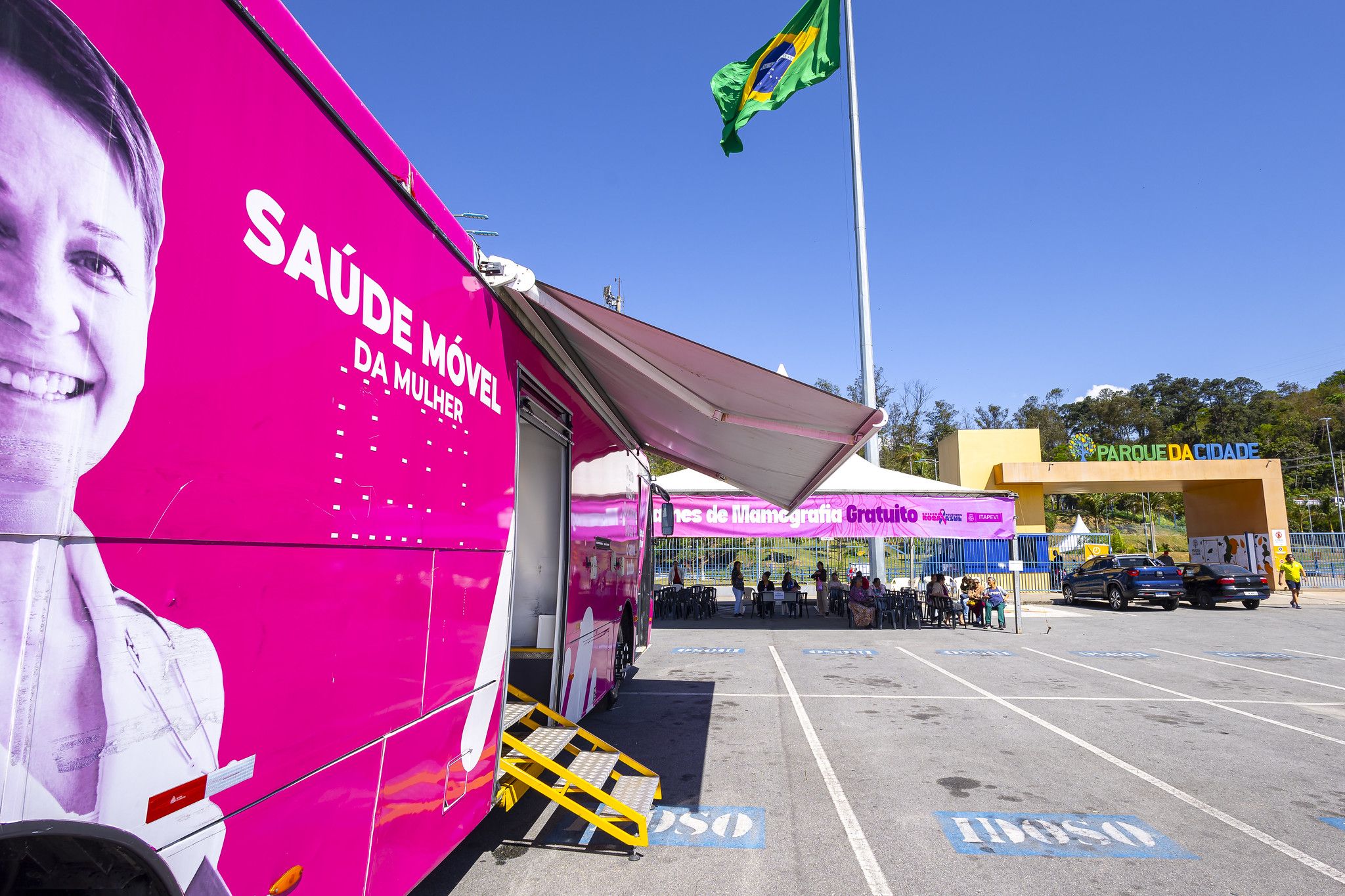Mutirão da Mamografia no Parque realiza mais de 500 exames no Outubro Rosa