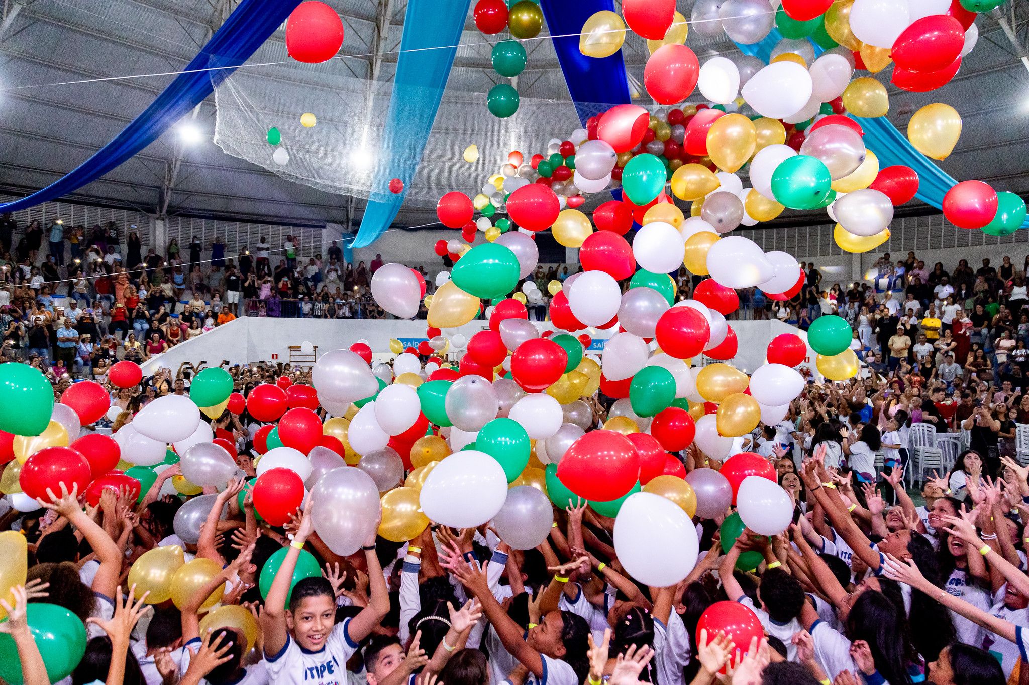 Formatura do Ensino Fundamental emociona milhares de famílias em Itapevi