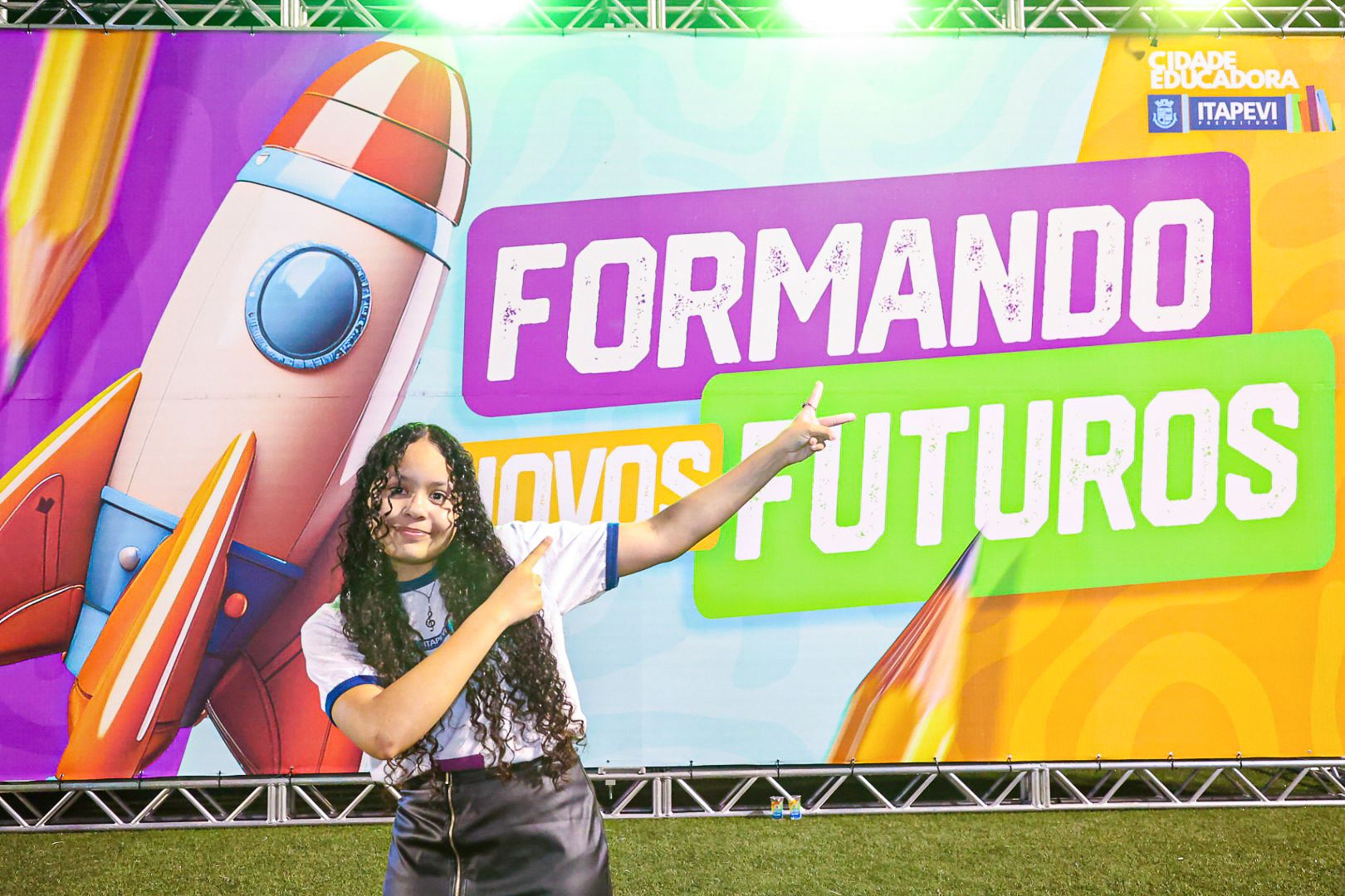 Mais de 3,8 mil alunos celebram a formatura do Ensino Fundamental em Itapevi