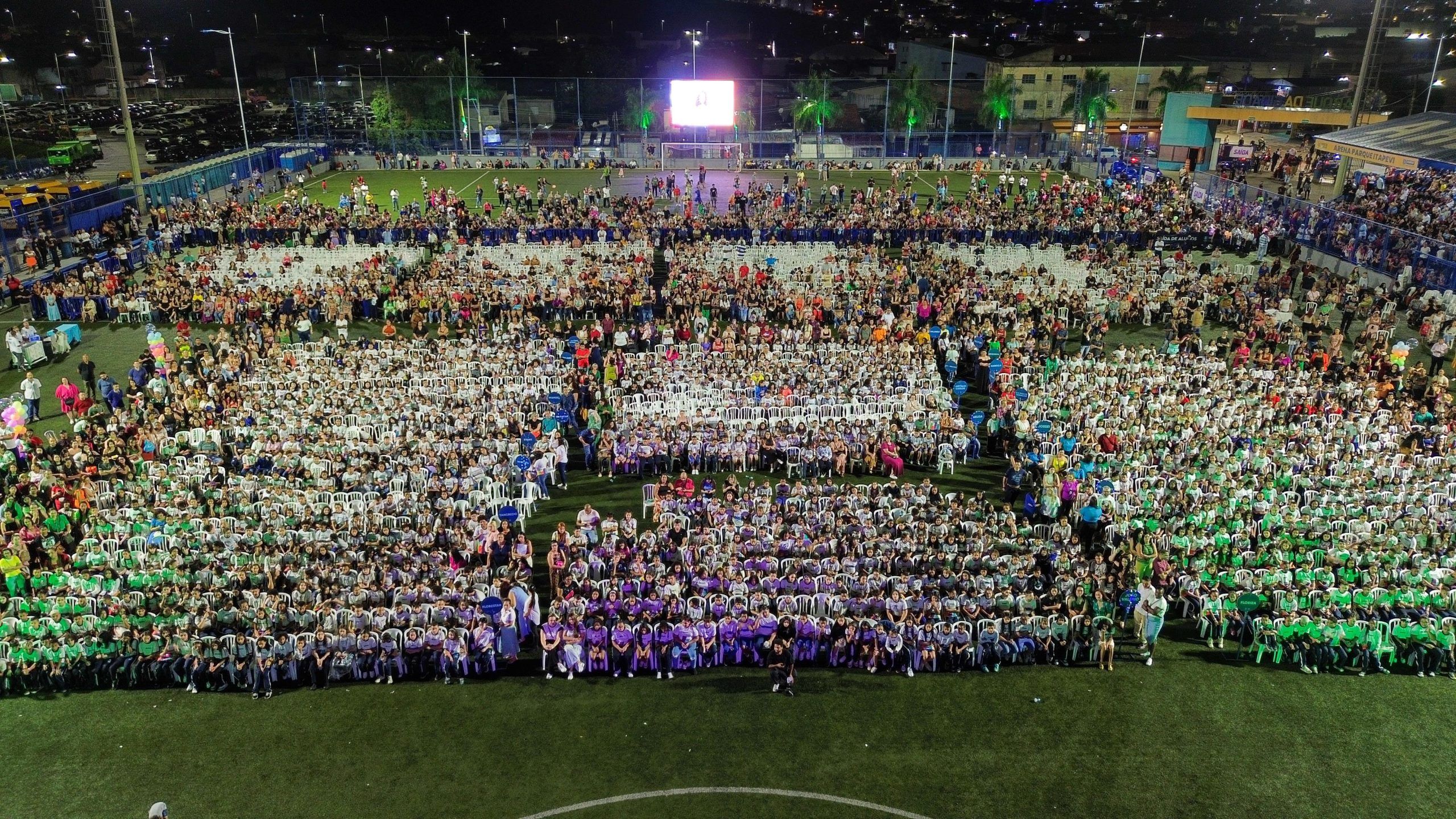 Mais de 3,7 mil alunos celebram a formatura do Ensino Fundamental em Itapevi