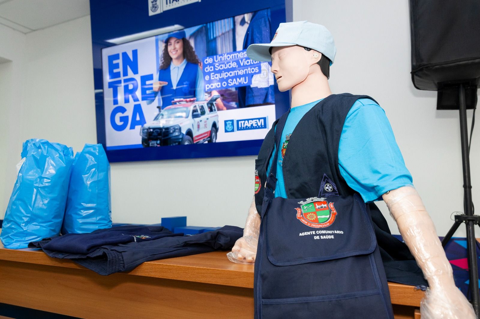 Prefeitura de Itapevi entrega novos uniformes a agentes de saúde e de endemias